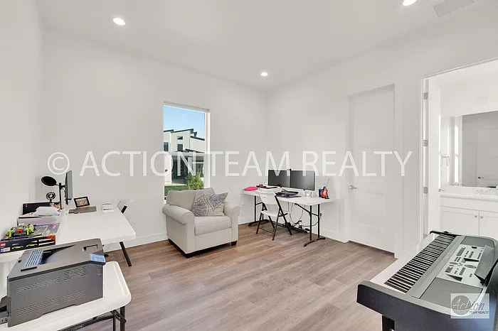 1722 W Oakridge Dr — Photo 9