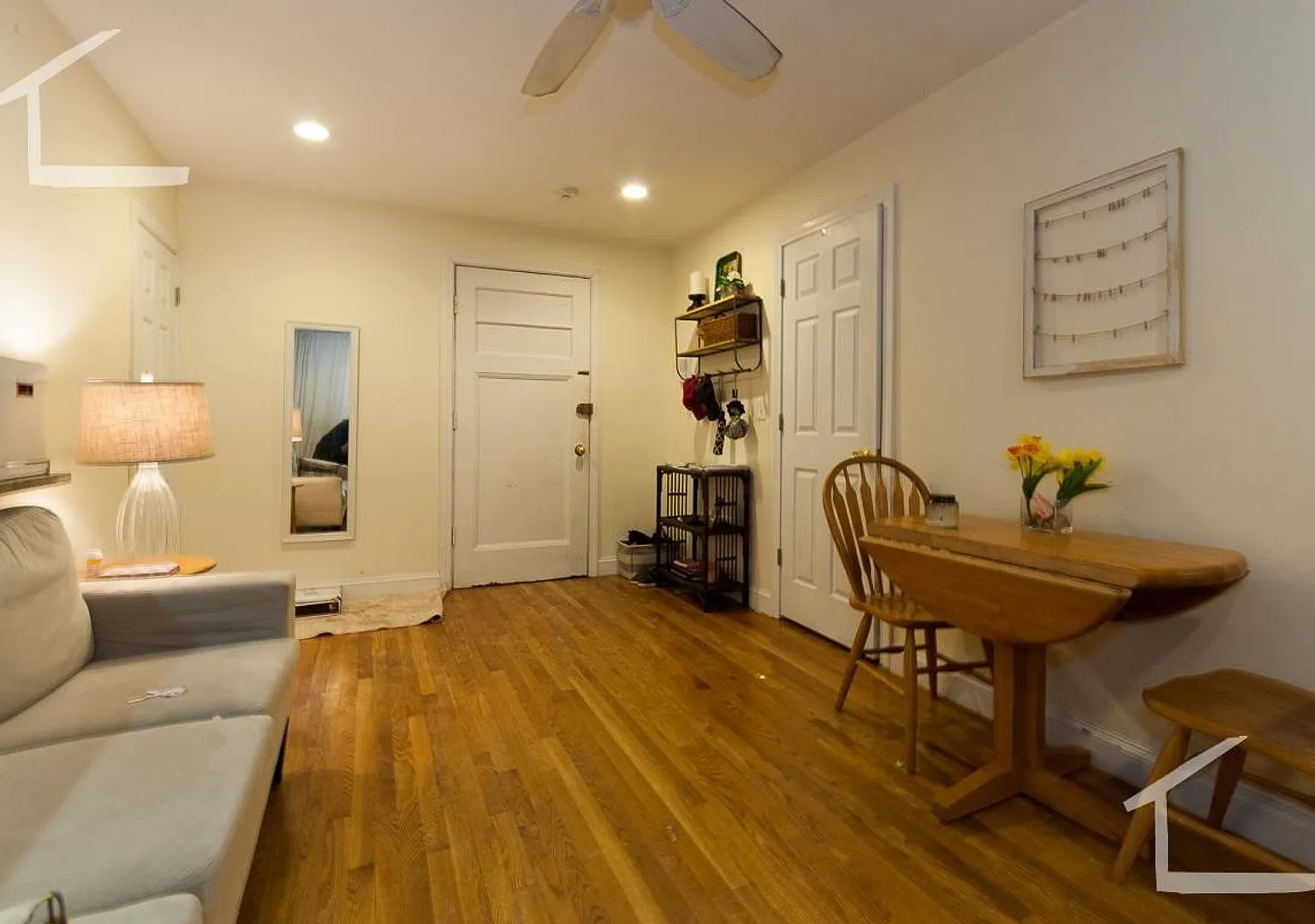 No Brokers Fee, Central BU Location, Heat, Hot Water Included , Laundry on a Site, Parking ofr Rent — Photo 2
