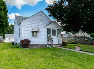 240 39th St, Moline, IL 61265