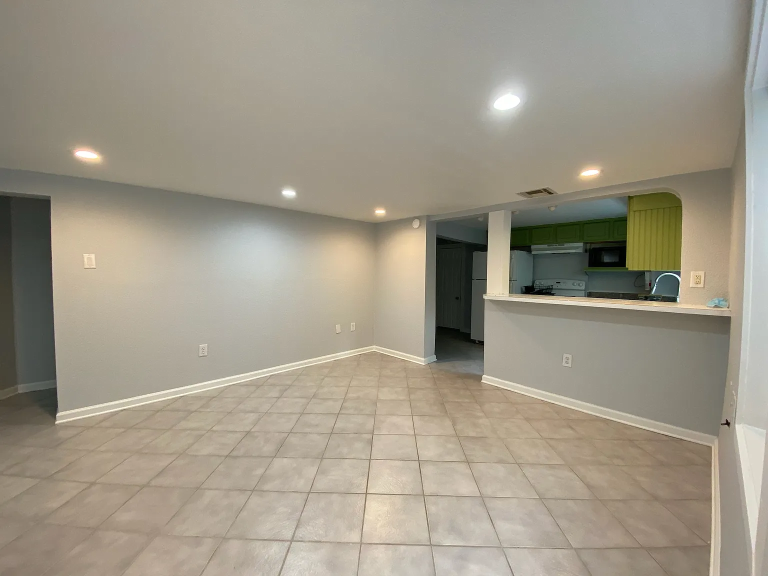 2 bed, 932 sqft, $1,700 — Photo 2