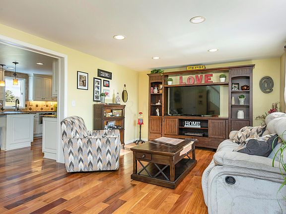 5th image of 541 E Lakeshore Dr SE