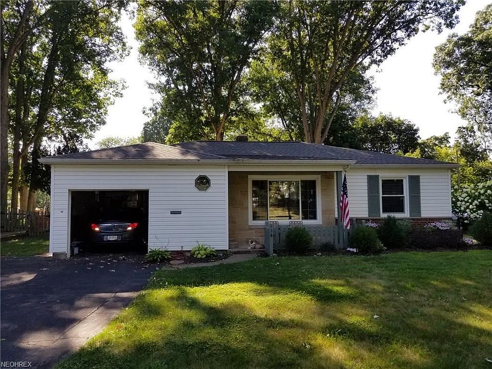 1st image of 166 Woodhill Dr
