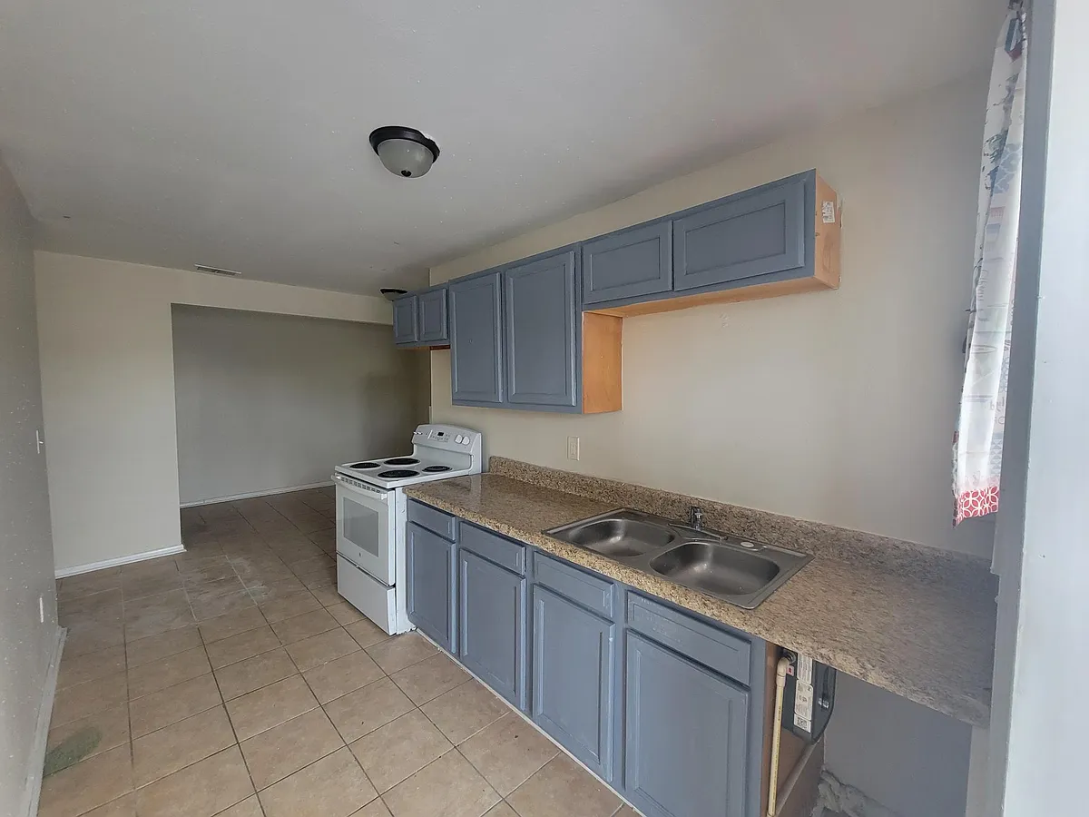 Building Photo - 2414 N Myrtle Ave #3
