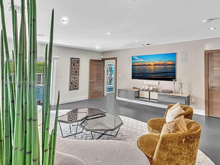 307 Holiday Dr — Photo 32