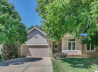 308 Castle Pine Dr, Papillion, NE 68133