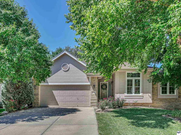 308 Castle Pine Dr, Papillion, NE 68133