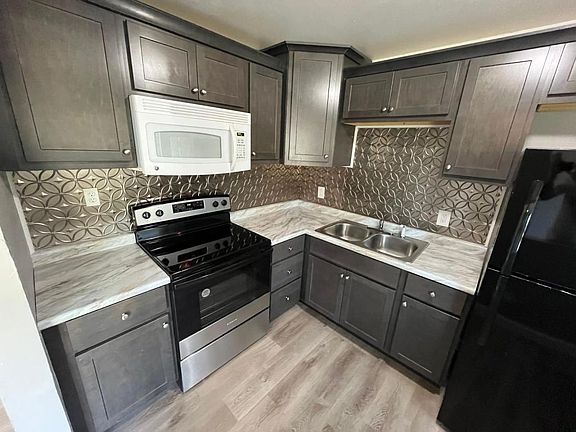 3rd image of 10308 Reba Dr