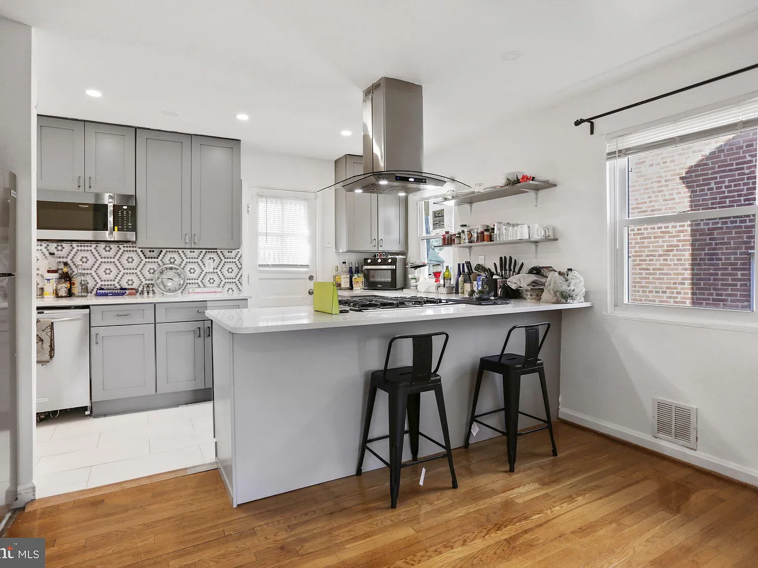 3 bed, 6.0 bath, 1485 sqft, $3,450 — Photo 3