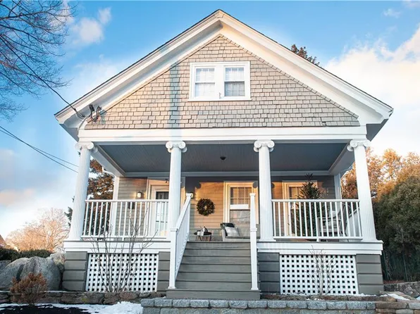 7 Squantum St, Cranston, RI 02920