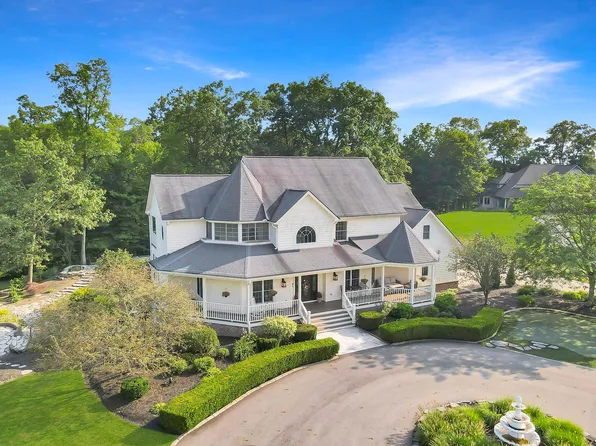 27 Greenloch Ct, Pataskala, OH 43062