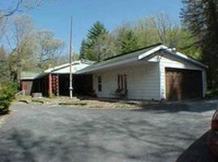 216 Oakland Valley Rd, Cuddebackville, NY 12729