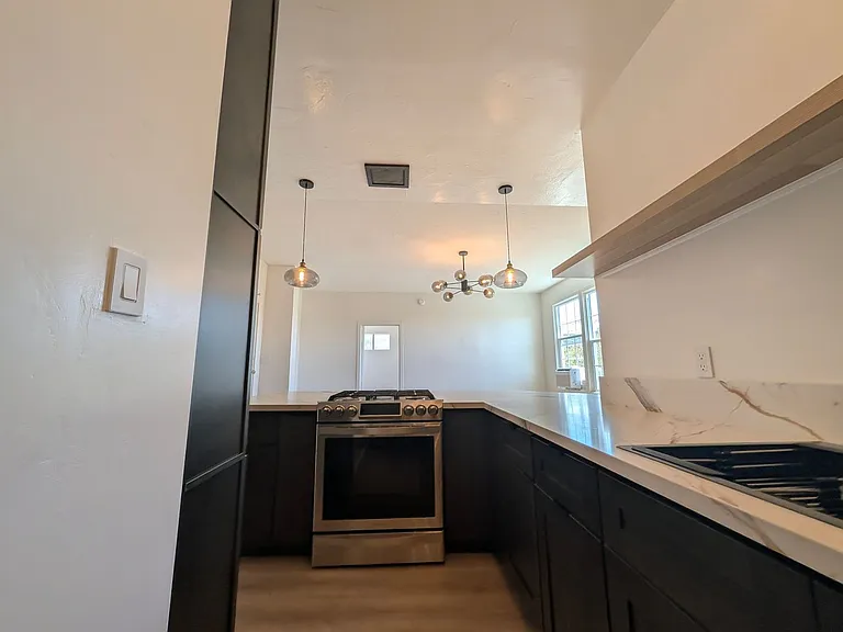 300 N Bonnie Brae St #302 — Photo 7