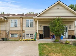 Raised Ranch Townhouse, Windsor, ON N9G 2W9