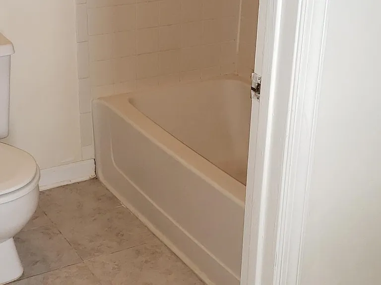 130 Kingsbury Dr — Photo 11