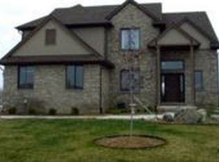 810 Cross Cir, Oxford, MI 48371
