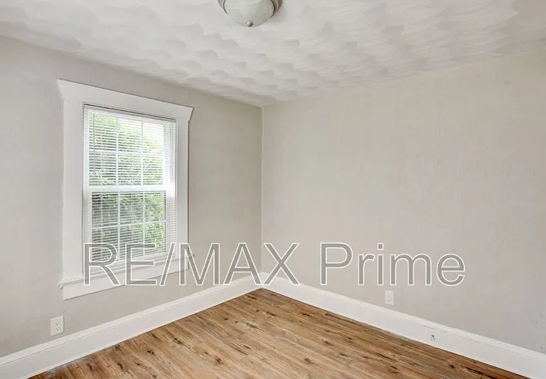 1135 Jackson Ave #1 — Photo 4