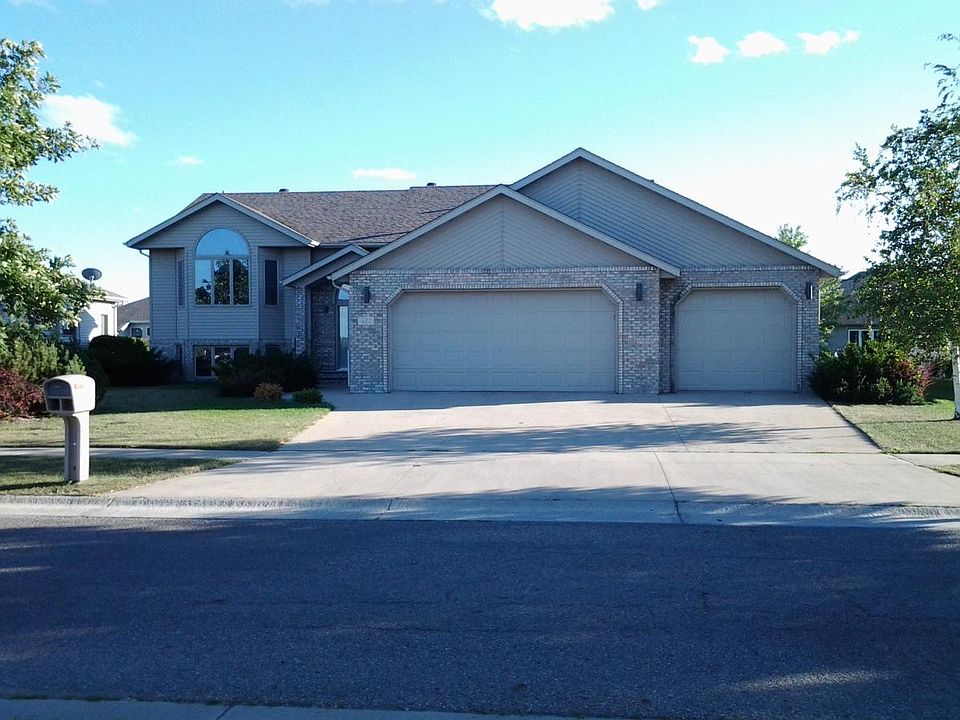 1st image of 427 17th Ave E