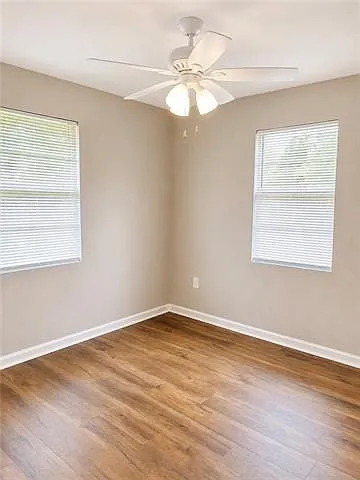 2118 Iowa Ave — Photo 12