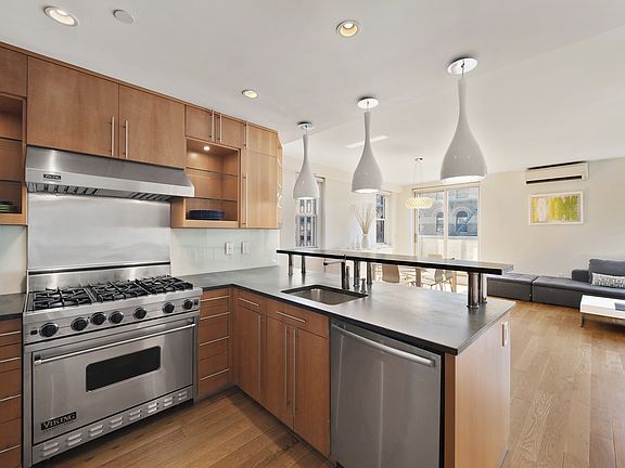 3rd image of 331 E 8th St APT 5