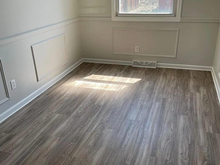 73 Marine Dr — Photo 2