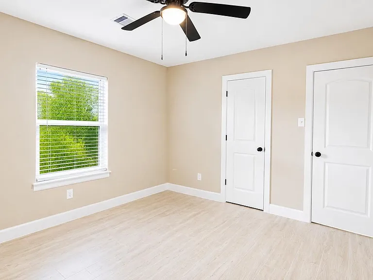 1206 Pinewood Ln — Photo 9