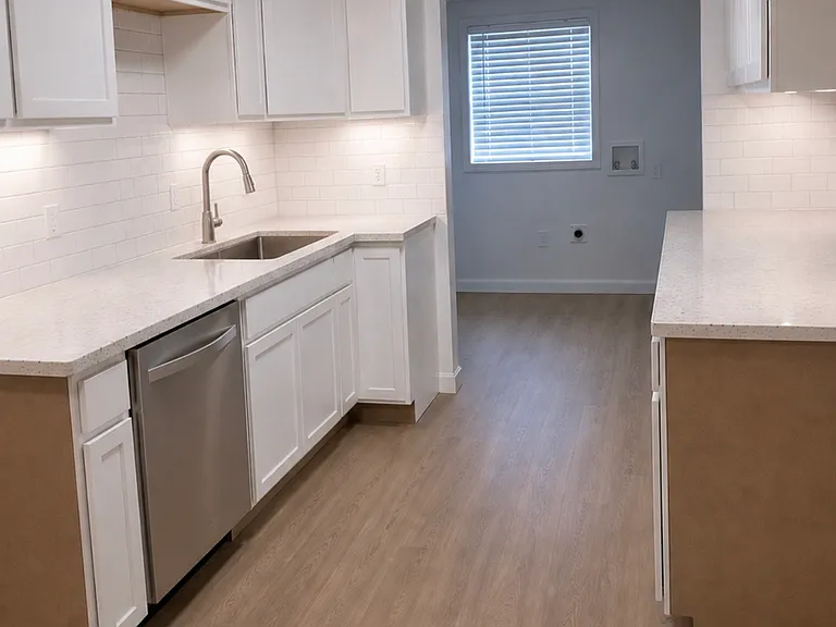 2924 Jarboe St — Photo 2