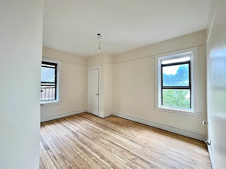800 E 13th St #2I — Photo 1