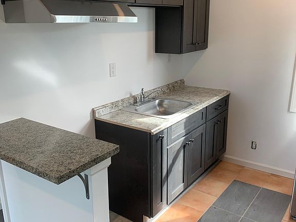 5th image of 1907 San Joaquin St #D2