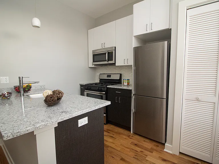 751-53 W Buckingham Pl — Photo 23