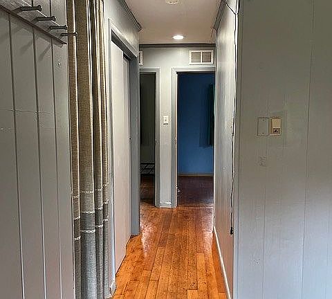 Hallway/pantry/Laundry