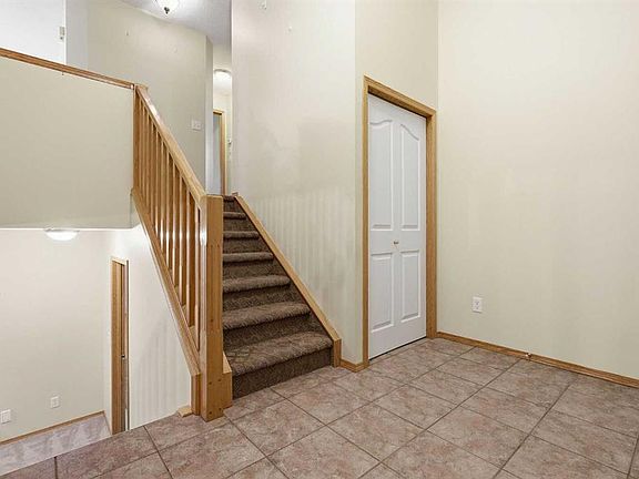 2nd image of 11 N Westfall Cres