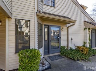 2301 Bayhead Dr, Parlin, NJ 08859