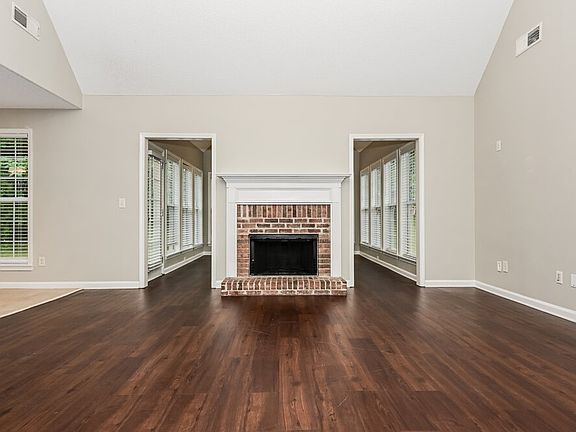 4th image of 361 Vista Creek Dr