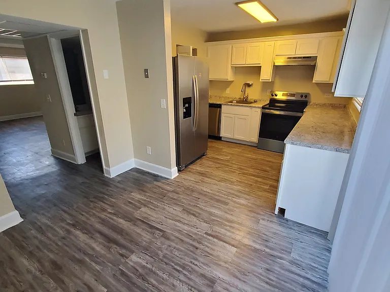 Saratoga Apartments - STA — Photo 55