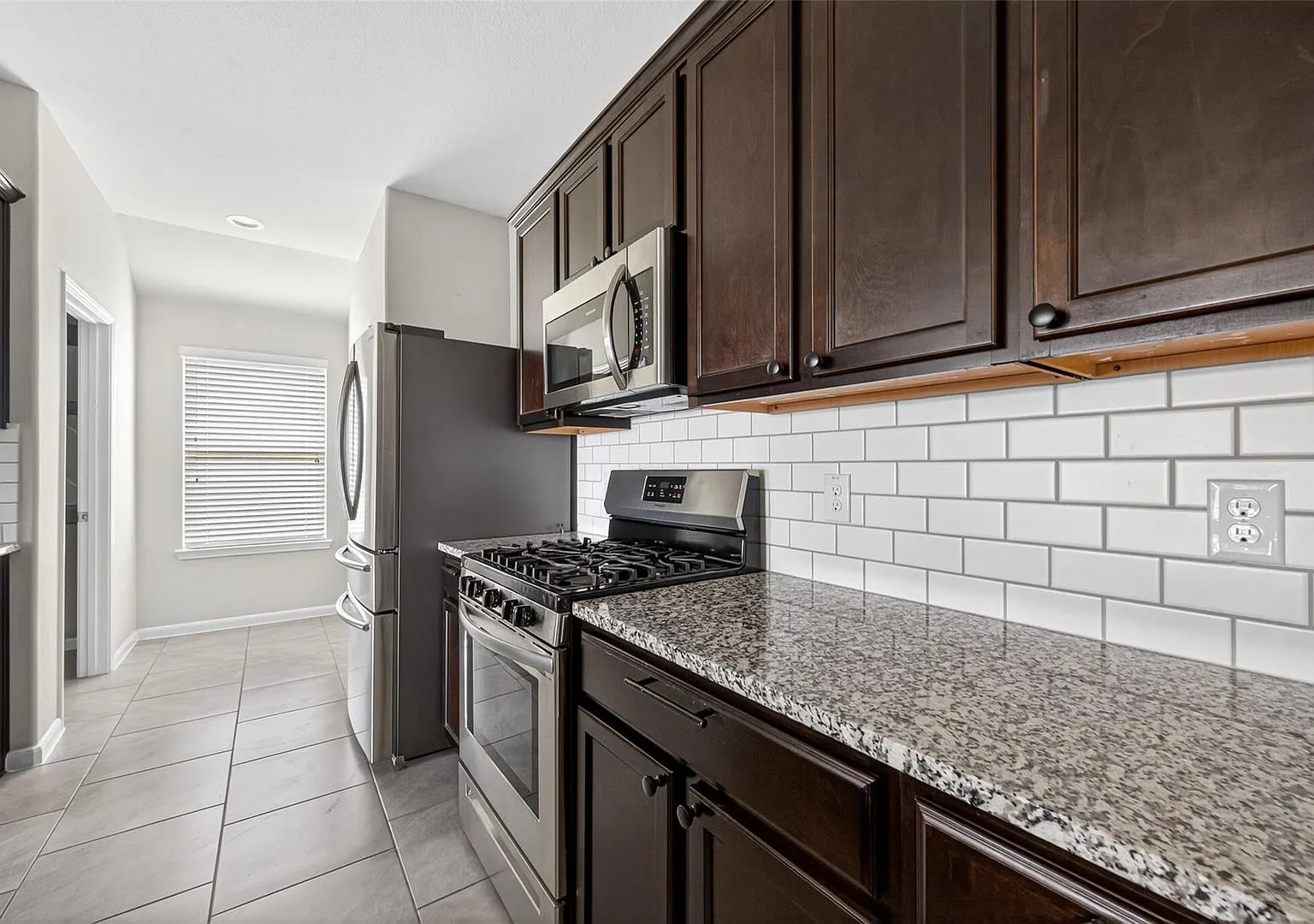 Located in the desirable Tamarron community, this well-maintained single-story home offers 4 bedr... — Photo 4
