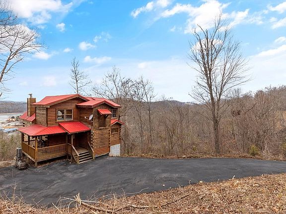 3rd image of 731 Saddle Ridge Dr