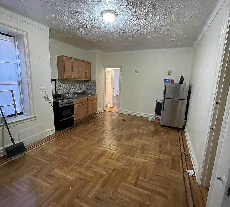 1st image of 57 Saint Pauls Pl #11