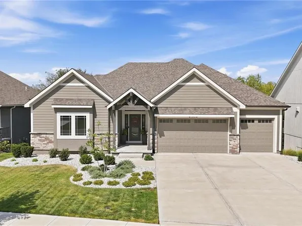 11442 S Montclaire Dr, Olathe, KS 66061