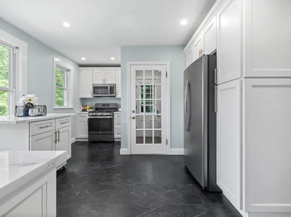 148 Kittredge St #2, Roslindale, MA 02131