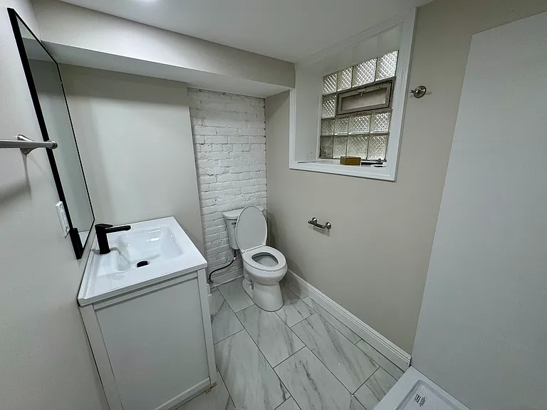 1426 W 81st St — Photo 13