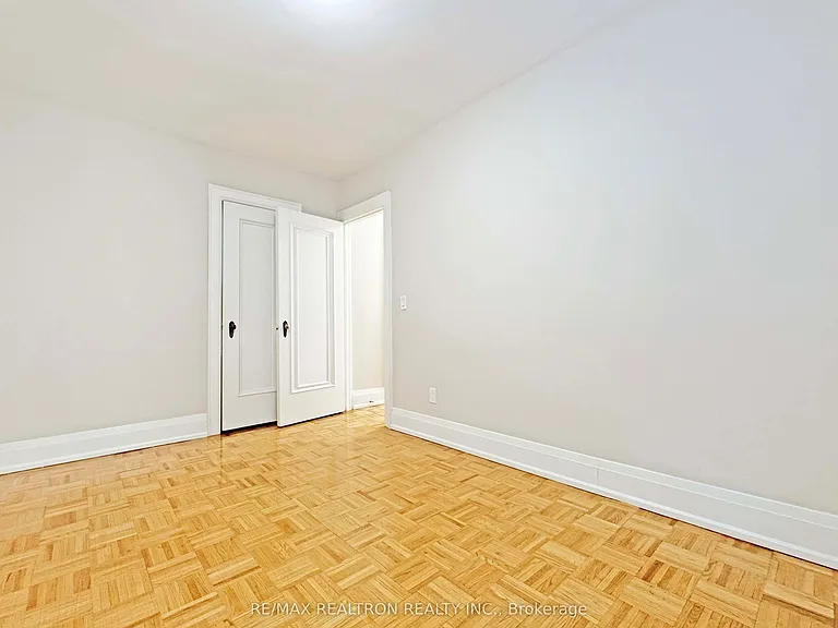 394 Avenue Rd #402 — Photo 9