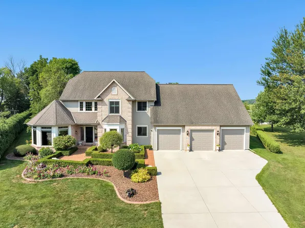 N520 Royal Ct, Sherwood, WI 54169