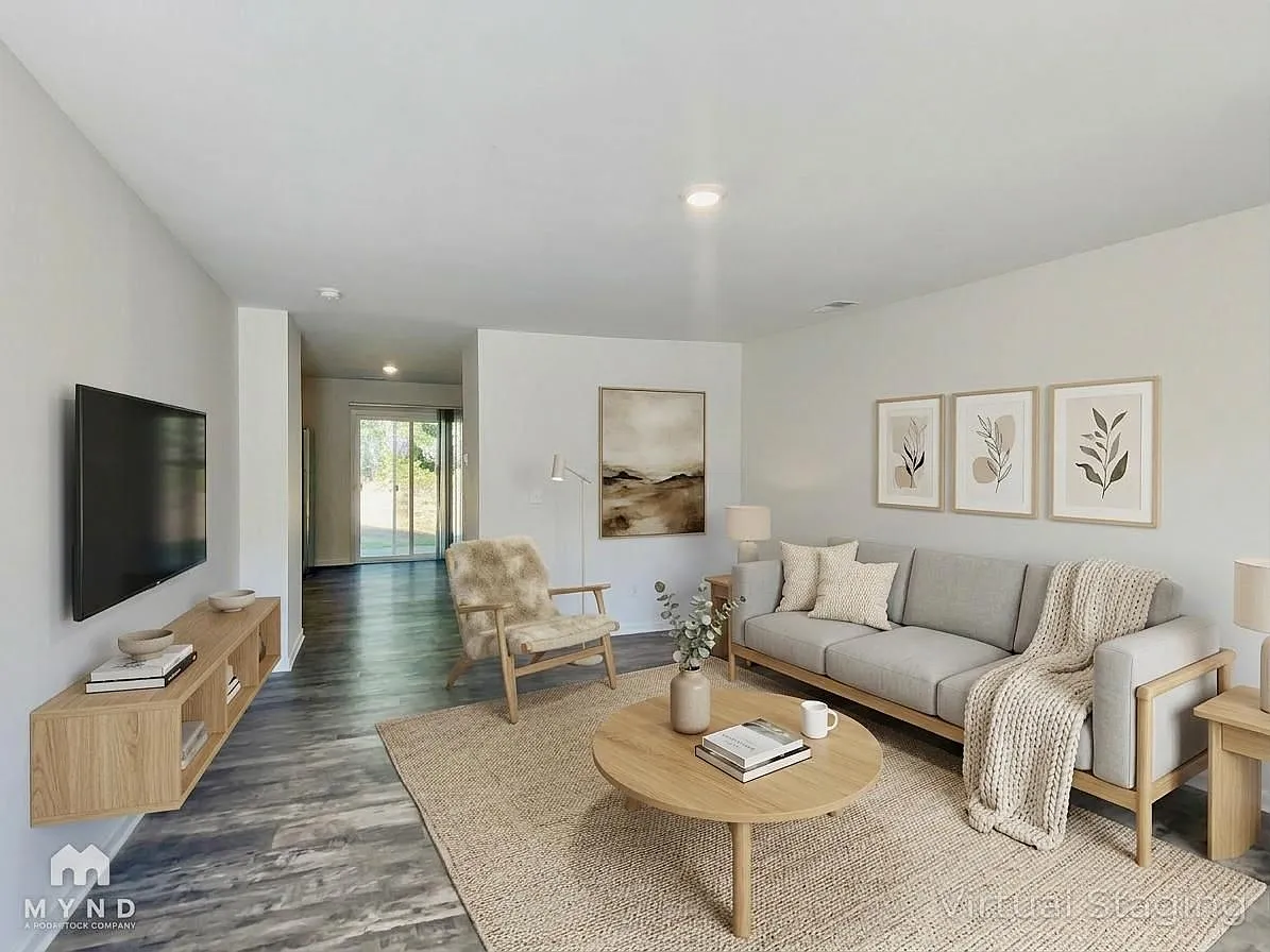 3 bed, 2.5 bath, 1704 sqft, $2,035 — Photo 3