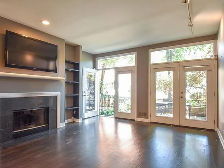 933 N Racine Ave #A — Photo 4