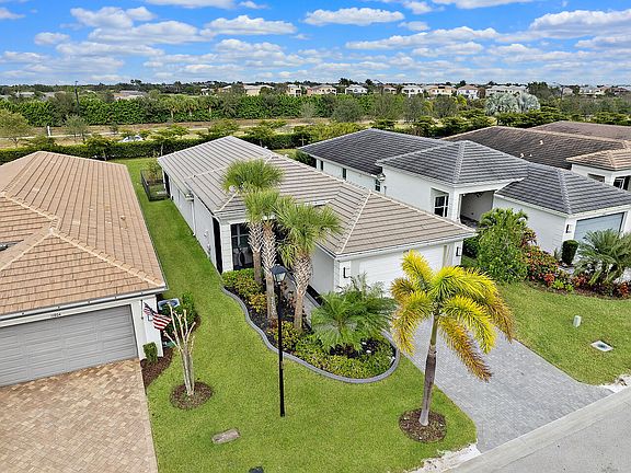 2nd image of 11798 SW Waterford Isle Way