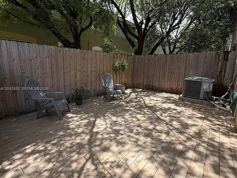 1034 SE 23rd Ter — Photo 11