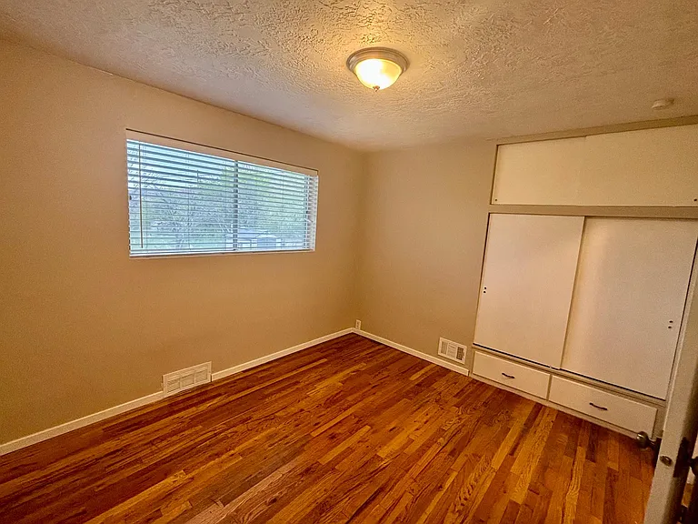 159 E McArthur Ave — Photo 6