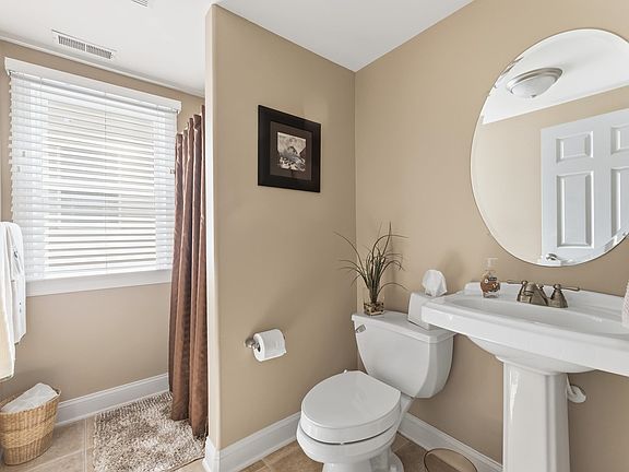 4th image of 110 E Crocus Rd #110