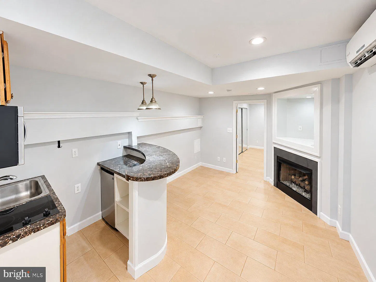 1 bed, 1.0 bath, 455 sqft, $2,100 — Photo 2