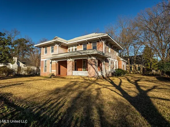 195 N Walthall St, Holly Springs, MS 38635